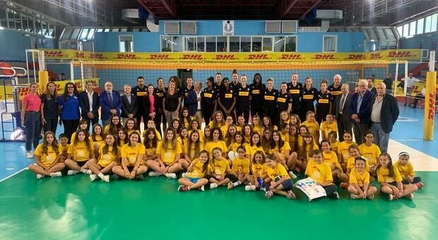 Napoli, l'assessore Ferrante inaugura lavori al Palavesuvio con la nazionale italiana di volley femminile