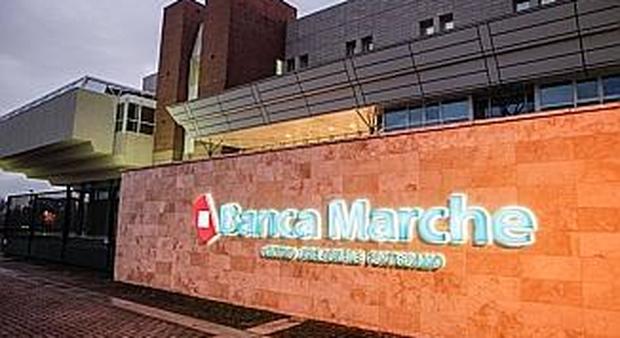 Banca Marche, raffica di esposti in Procura: chiedono danni per milioni