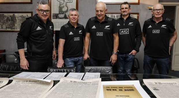 Rugby, All Blacks in redazione per onorare i caduti a Montecassino