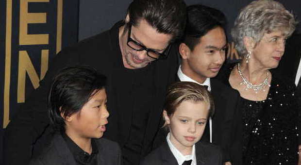 Brad Pitt con i figli alla presentazione di Unbroken (Lapresse)