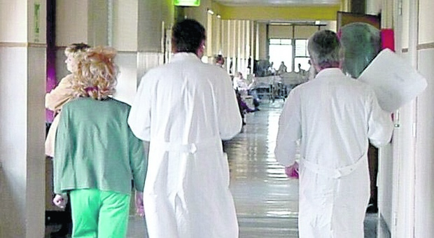 Sanità, tagli alle pensioni, i medici contro il governo: scioperi in vista e c'è il “pericolo fuga”