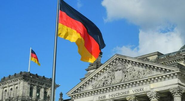 Germania, GFK conferma crollo sentiment consumatori con secondo lockdown