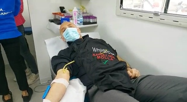 Napoli, per i lavoratori della Whirlpool Pasqua in fabbrica a donare il sangue