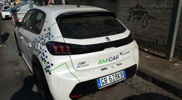 Napoli, furti e danni alle auto elettriche del car sharing: la denuncia di Gesco