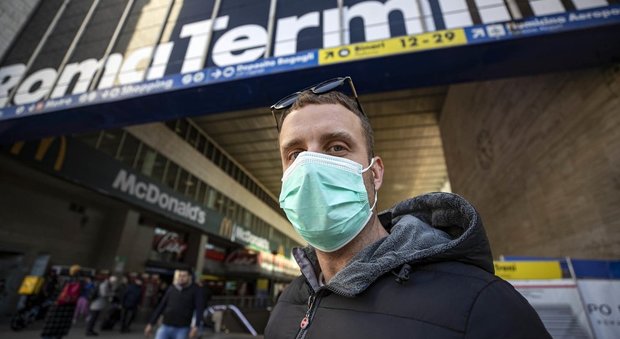 Coronavirus, paura sul treno Roma-Bari: teme il contagio ma era solo un attacco di panico