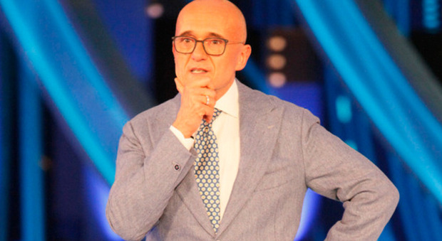 Alfonso Signorini, televoto sospeso al Gf Vip. L'indiscrezione: «Preso un provvedimento disciplinare»