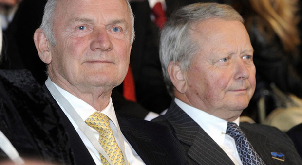 Ferdinand Piech (a sinistra) con il cugino Porsche: la famiglia tedesca controlla il gruppo Volkswagen