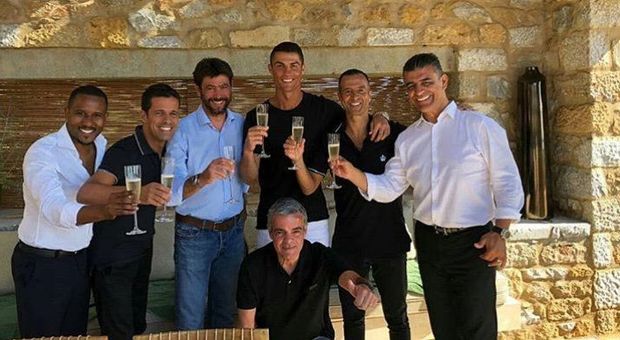 Ronaldo e la Juve, Agnelli vola in Grecia: incontrerà il calciatore. Atteso anche Mendes