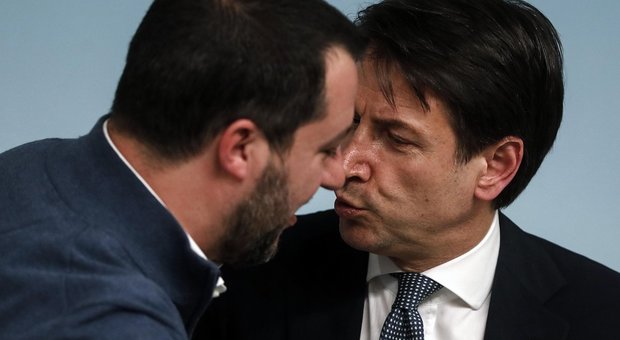 Crisi di Governo, la Lega presenta mozione di sfiducia a Conte. Salvini convoca i suoi: lunedì tutti a Roma