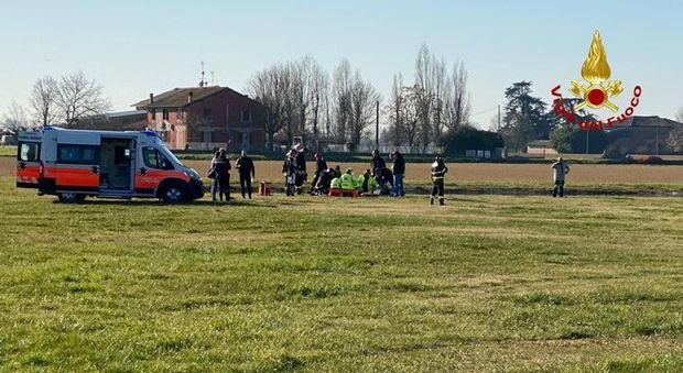 Incidente in paracadute, grave carabiniere 49enne: fu un eroe nei soccorsi sull'A14
