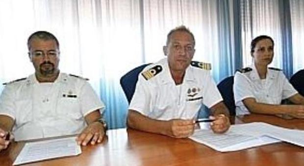 Il comandante della Capitaneria Sergio Lo Presti con alcuni ufficiali