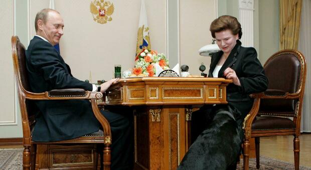 Putin, dall'odore al “copione” sul tavolo: la cena con l'ex consigliera Usa. «Fu una performance»