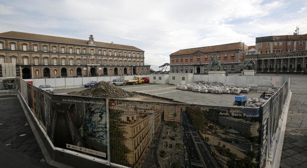 Napoli, de Magistris chiama Bonisoli: «Piazza Plebiscito, la situazione è drammatica»