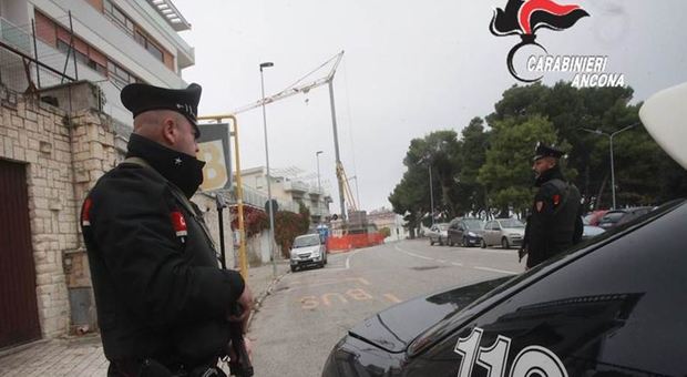 Ancona, al cellulare mentre guida Sanzionata una donna di 40 anni