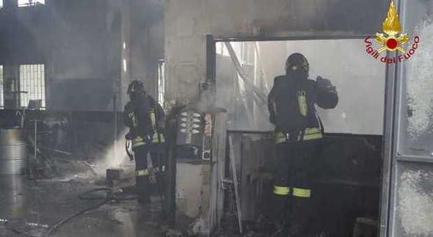 Perugia, va a fuoco un'officina a Santa Sabina