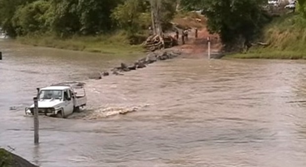 Australia, tenta di attraversare un fiume e viene sbranato da un coccodrillo: i resti ritrovati a due chilometri di distanza