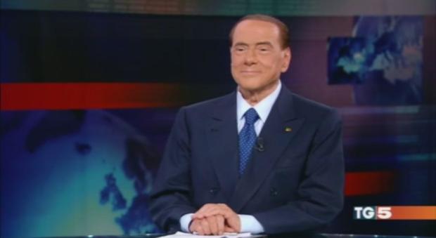 Berlusconi: "Via 600.000 immigrati, non hanno diritto di restare in Italia. Sono una bomba sociale pronta a esplodere"