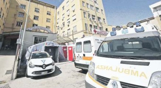 Coronavirus a Napoli, ospedali tutti pieni: entra in funzione il Loreto Nuovo