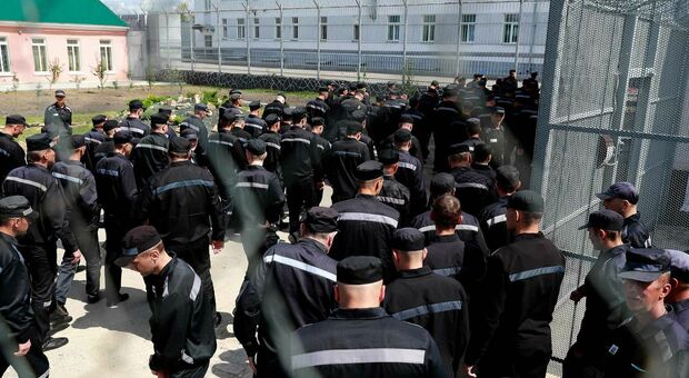 Russia, il numero di prigionieri nella colonie sta diminuendo: la strategia del gruppo Wagner