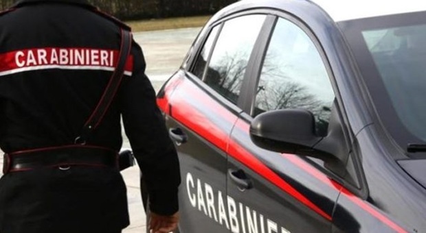 Nuoro, rapina e sparatoria all'ufficio postale: ferita una carabiniera