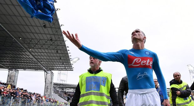 Frosinone-Napoli, i tifosi partenopei contestano e rifiutano la maglia