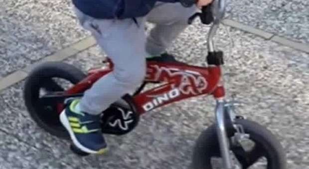 Jesi, balordi senza freni al parco: rubata la bicicletta di di un bambino