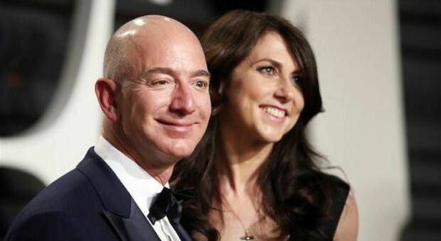 La ex moglie di Bezos divorzia ancora: con il marito prof di scienze è finita dopo appena un anno