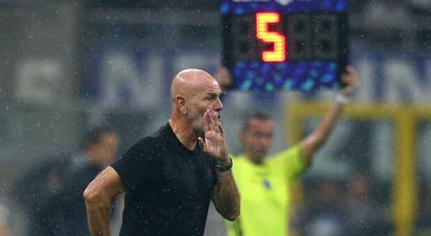 Milan, i tifosi vogliono la testa di Pioli: «Con l'Inter non vince mai». Le imbarazzanti parole post partita