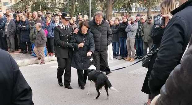 Carabiniere muore sulla Majella, il suo cane Sheela commuove tutti al funerale