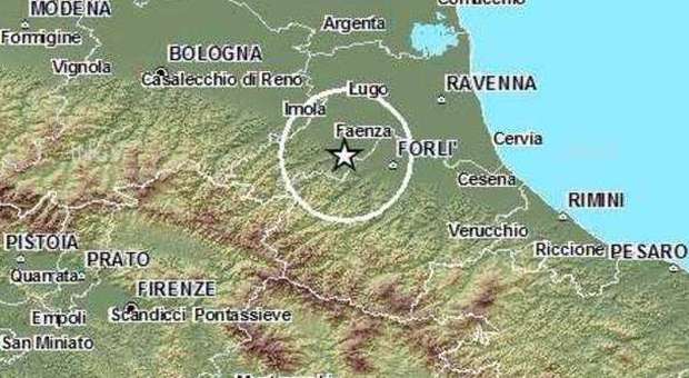 Terremoto in Romagna, scossa e boato: paura e gente in strada