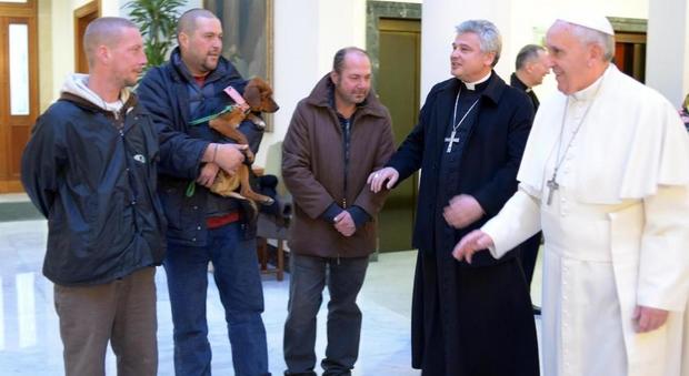 Papa Bergoglio regala tremila gelati ai clochard per il suo onomastico
