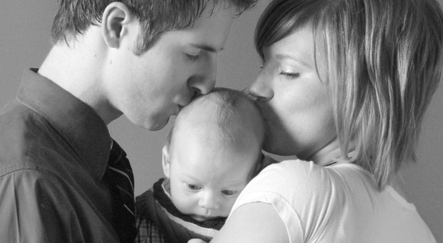 Maternità e paternità: il governo punta ad estendere il congedo parentale sia per il papà che per la mamma