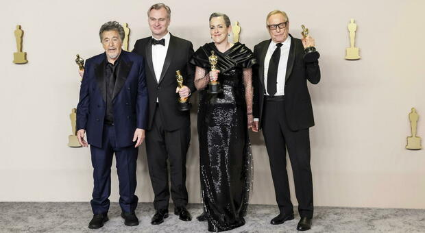 Al Pacino posa con Christopher Nolan, Emma Thomas, e Charles Roven