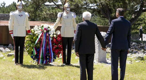 Foiba di Bassovizza: il presidente Mattarella e il presidente sloveno Pahor depongono una corona: è il 14 luglio scorso