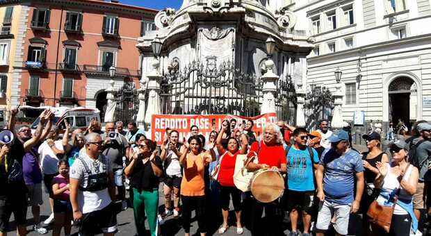 Protesta a Napoli per il reddito di cittadinanza