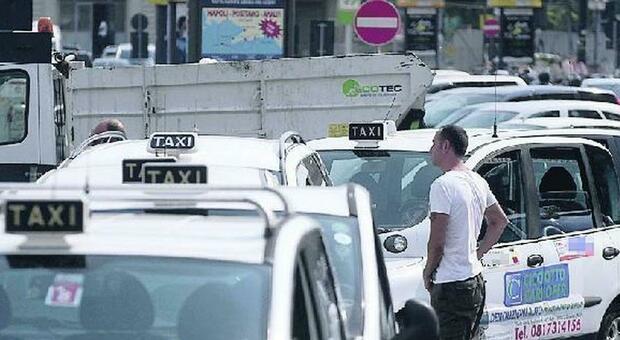 Napoli, controlli ai taxi: sanzioni per 5 conducenti, bloccato un abusivo