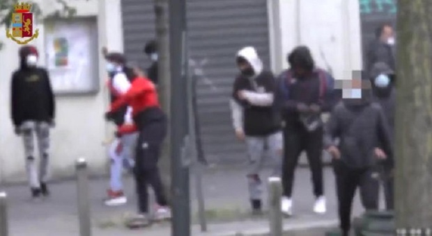 Gang giovanile rapina 4 ragazzi (foto di repertorio)