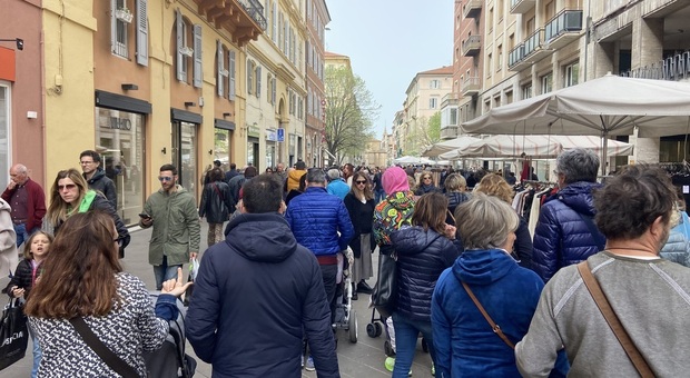 Turisti fai-da-te per forza ad Ancona: Totem beffa, niente guide e così in centro girano a vuoto