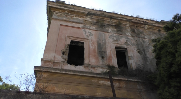 Un carcere nell’ex caserma Battisti, la protesta dei napoletani: «Non è un progetto per lo sviluppo»