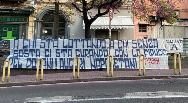 Napoli, il messaggio della Curva A: «Auguri a chi lotta e a chi ci cura»