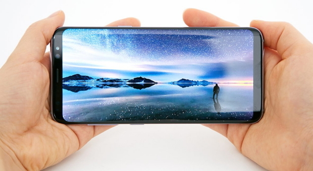 Samsung Galaxy S8 e S8+: schermo "infinito" e scansione dell'iride per tentare il rilancio