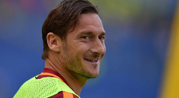 Totti a Edicola Fiore: «Roma-Lazio? Finisce 2-0»
