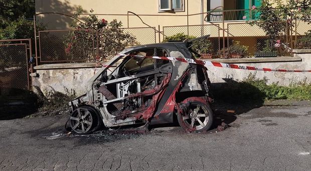 Anzio, distrutta da un incendio l’auto della dirigente del commissariato di polizia