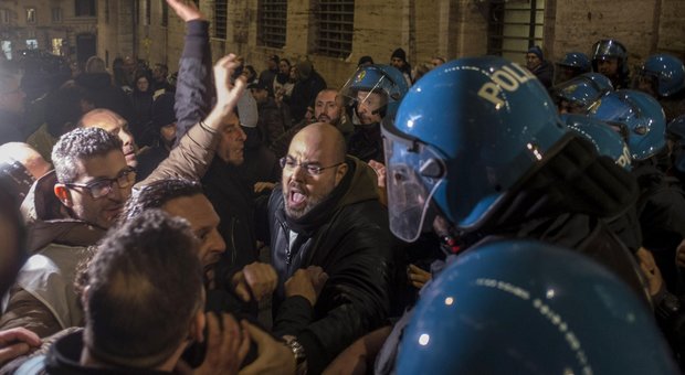 Whirlpool chiude la fabbrica di Napoli, sciopero unitario di 16 ore in tutta Italia