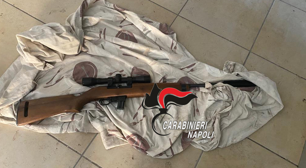 Scisciano, trovato fucile da cecchino nelle case popolari: sequestrato dai carabinieri