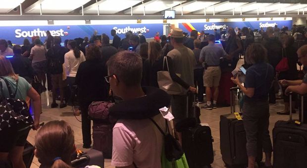 Aeroporti paralizzati per un guasto ai check-in. "File e ritardi in tutto il mondo" -Live Twitter
