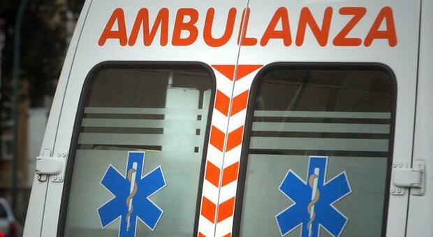Incidente sulla provinciale, furgone trafitto dal guardrail: 25enne morto mentre andava a lavoro