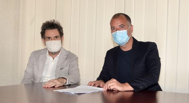 Il sindaco Carlo Salvemini con il presidente del Lecce Calcio, Saverio Sticchi Damiani