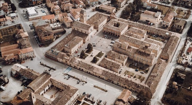Servigliano compie 250 anni, convegno sulla città ideale delle Marche (Nella foto di Marco Grilli Servigliano dall'alto)