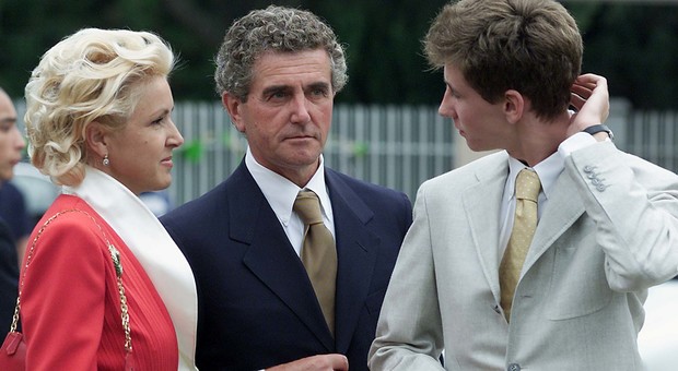 Carlo Benetton insieme alla moglie e al figlio